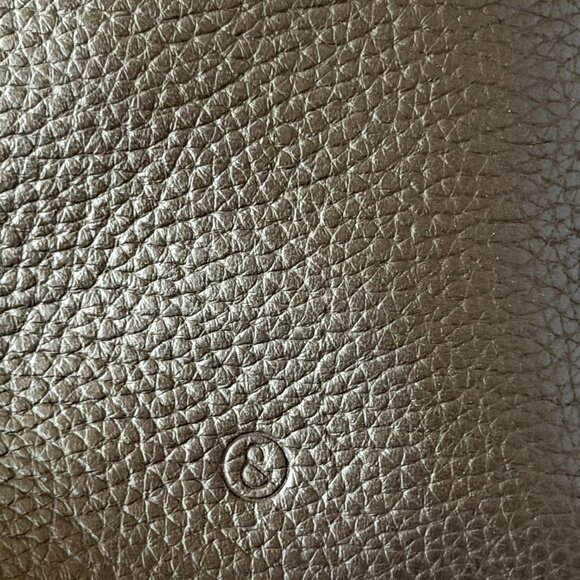 Ampersand As Apostrophe Grey Pebbled Leather Crossbody Bag Minimalist Design - Picture 5 of 11